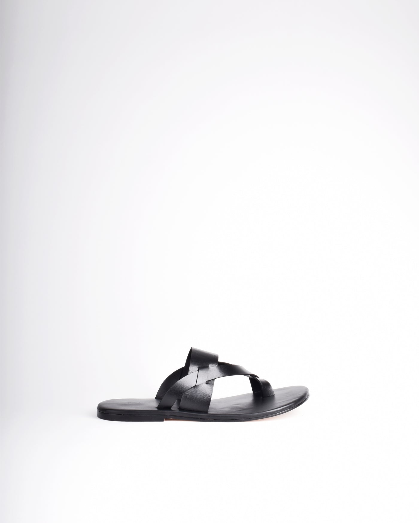 V strap online chappals